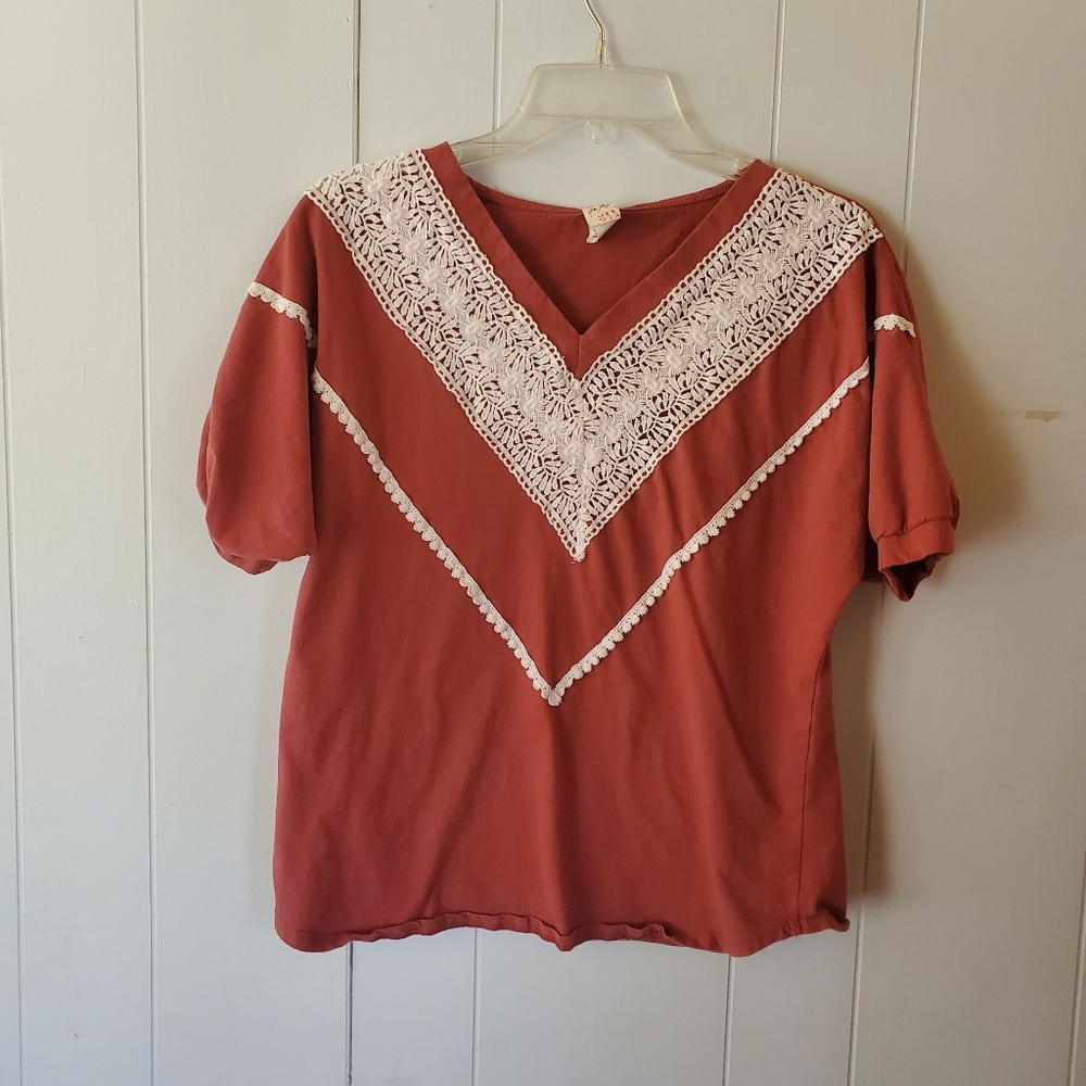 7th Ray Blouse Size Small Lace Trim Brick Red Short Sleeve V-Neck